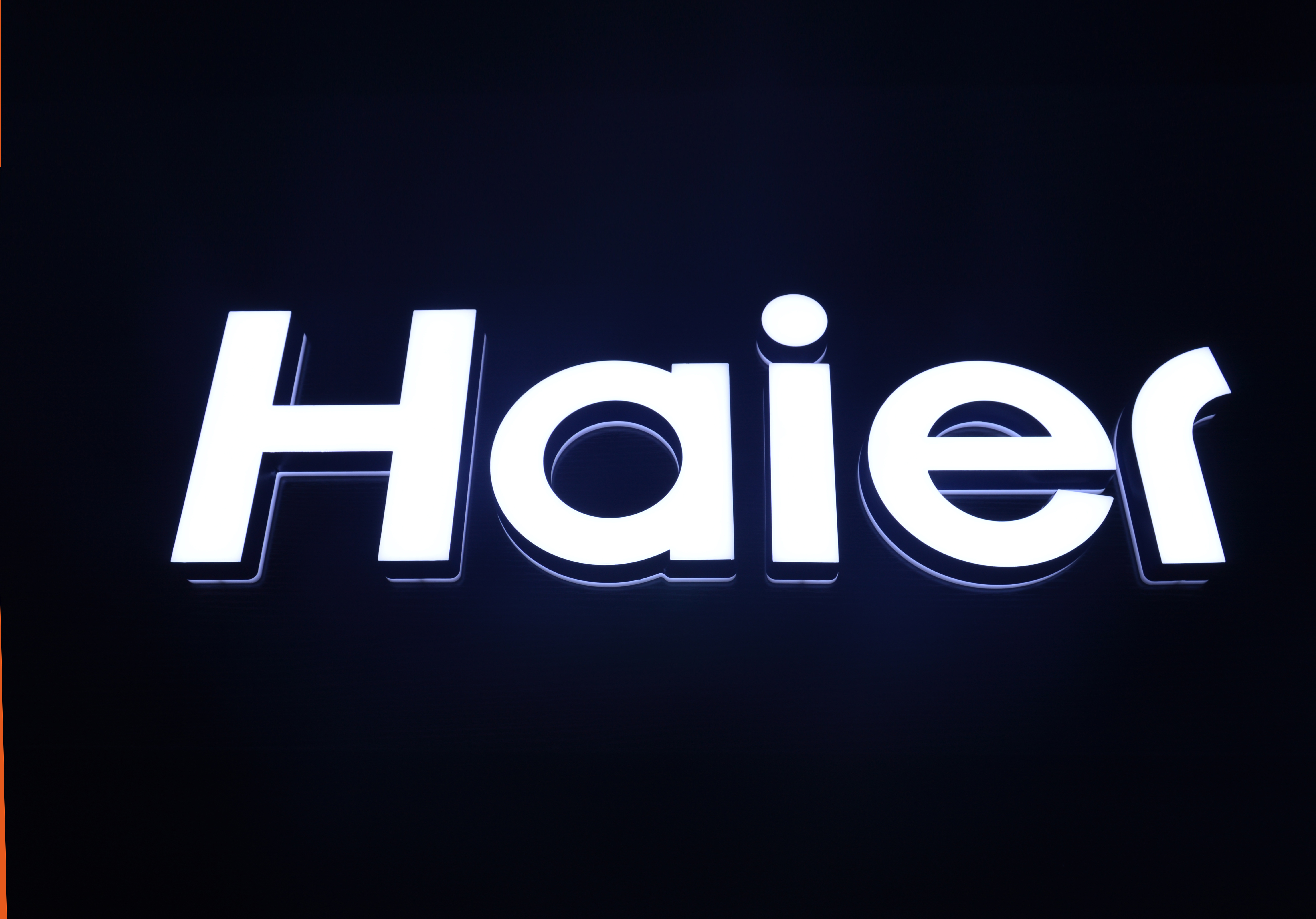 注塑迷你發(fā)光字 —— Haier